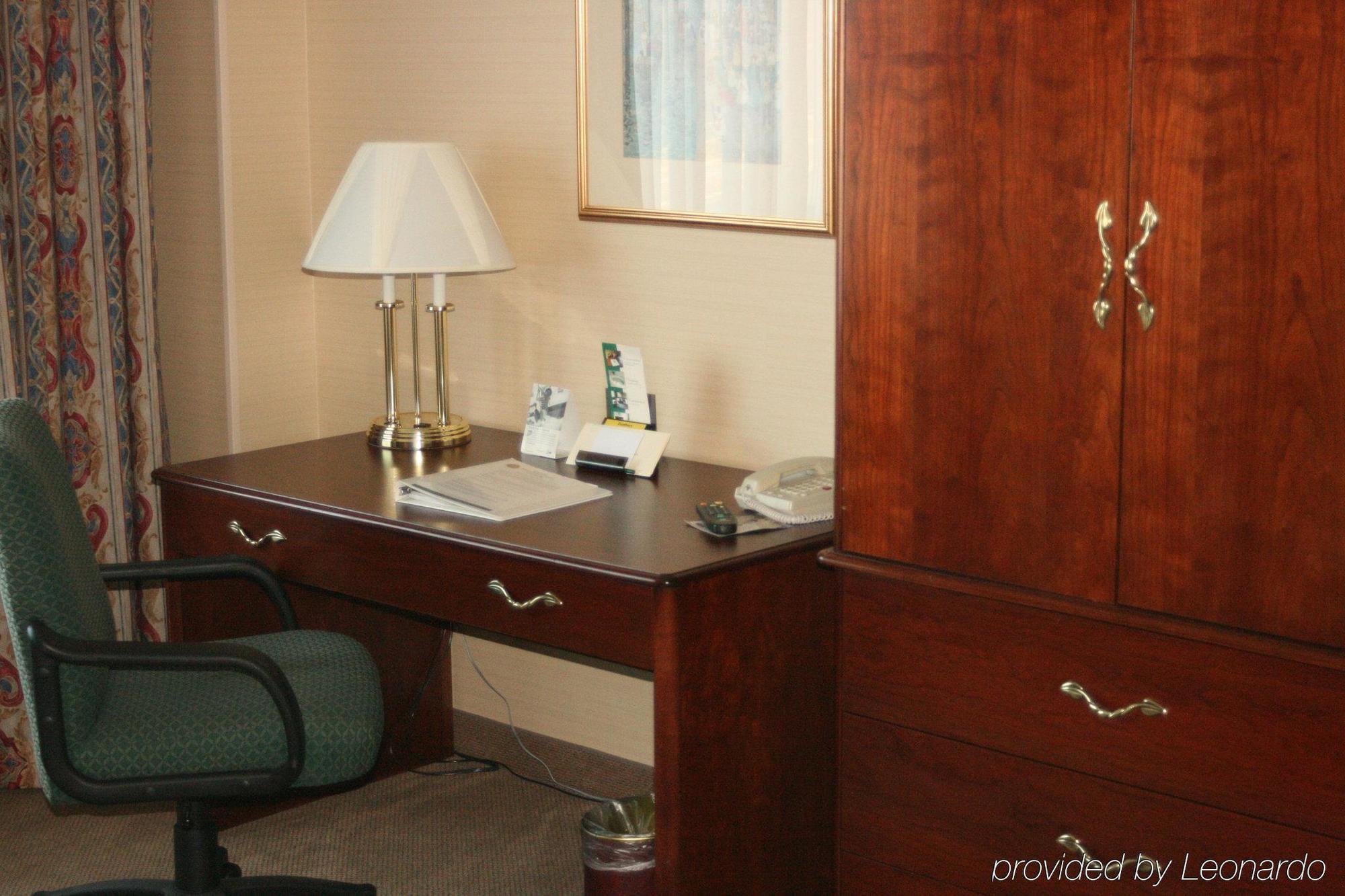 Maron Hotel & Suites Danbury Oda fotoğraf